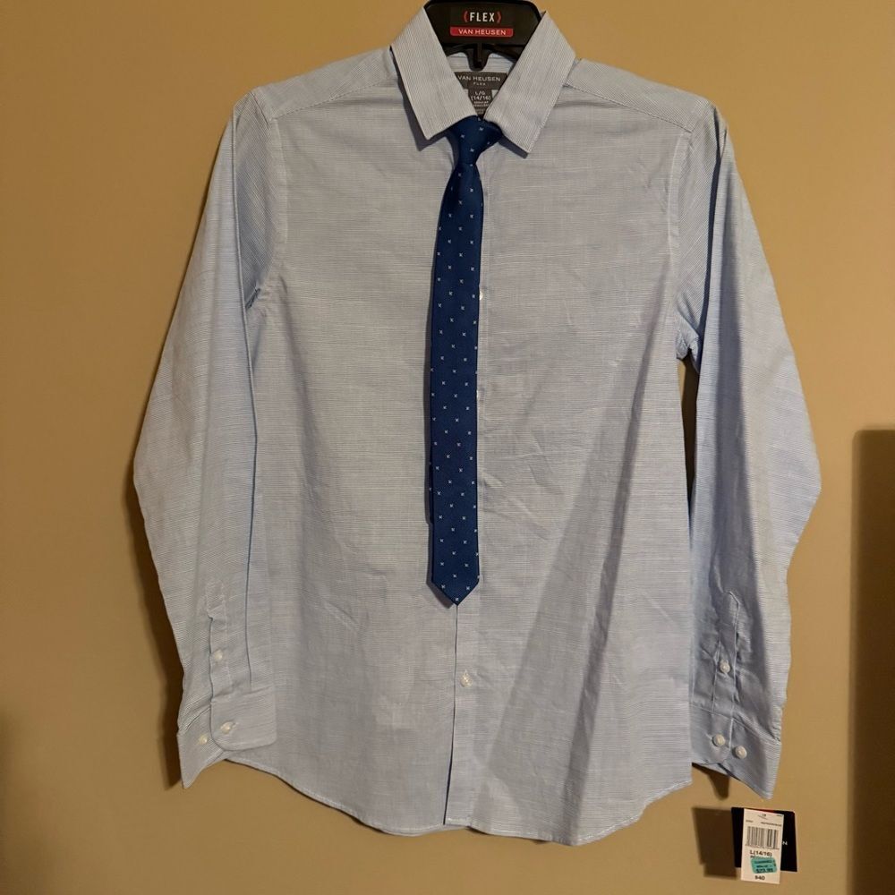 NWT! Boys size 14-16 Van Heusen blue-white pinstripe button down w/ tie